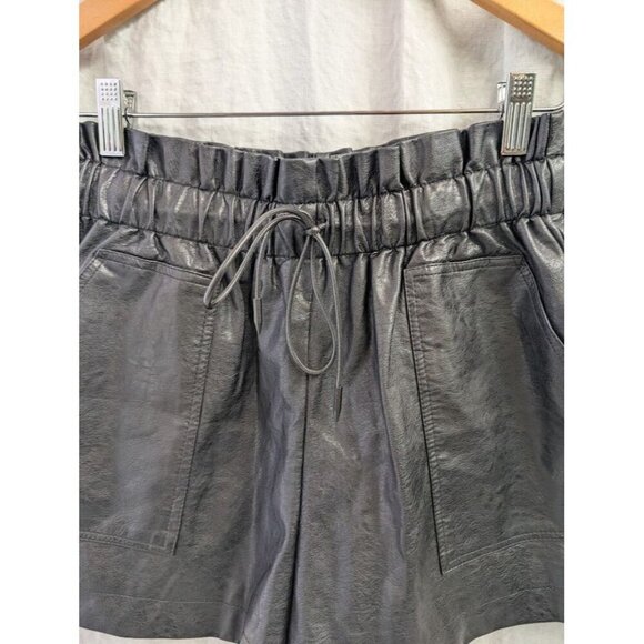 SChhjzpj women's size medium faux leather shorts elastic waist, 2" inseam C6 - Picture 2 of 9